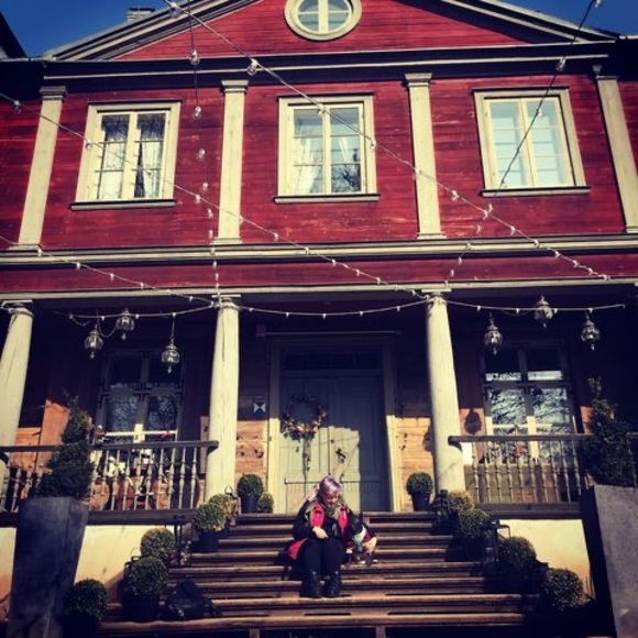 Meet your Posher, Ilze - Picture 1 of 1